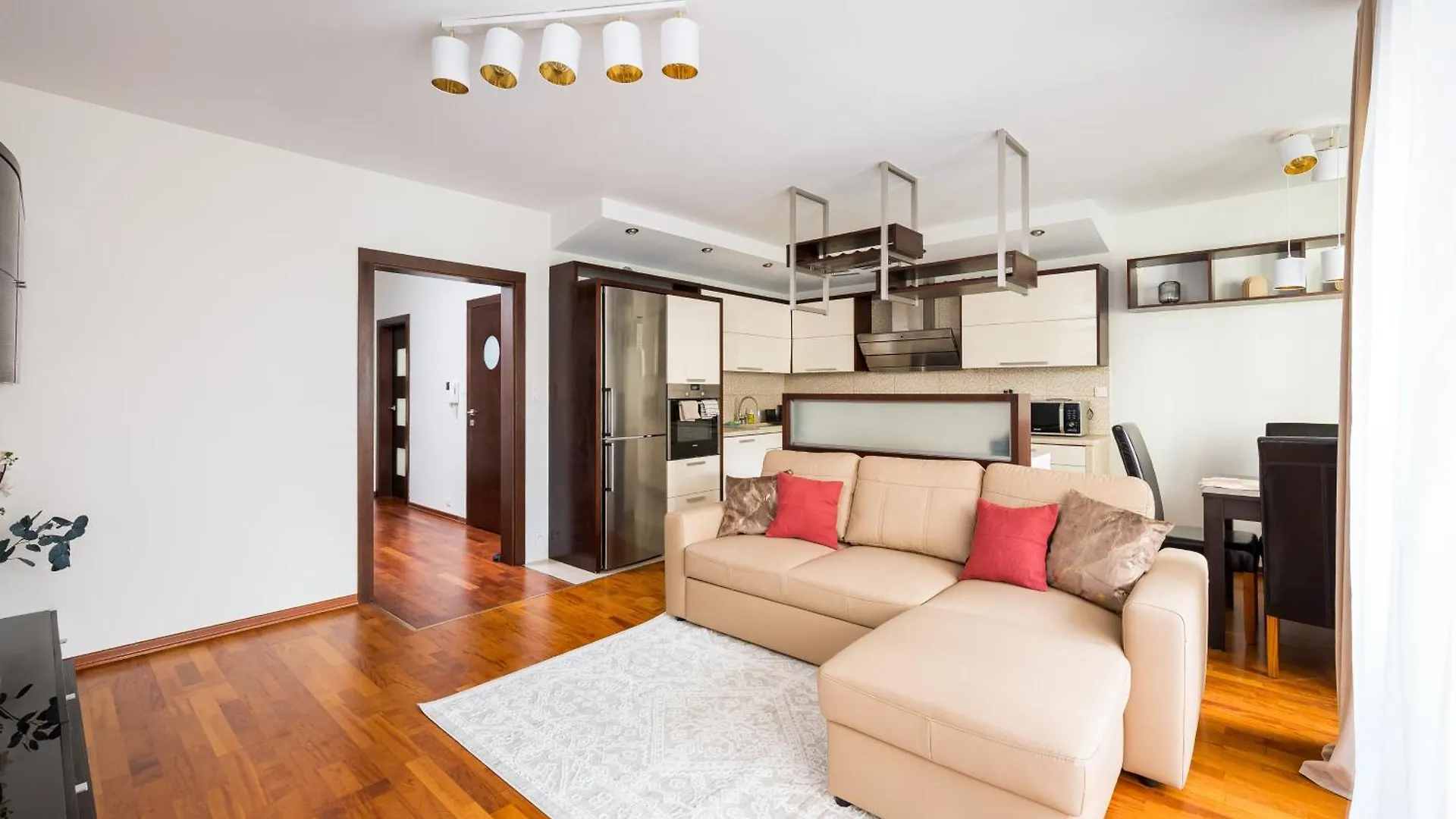 Metro Wilanowska Cosy Apartment Warsaw